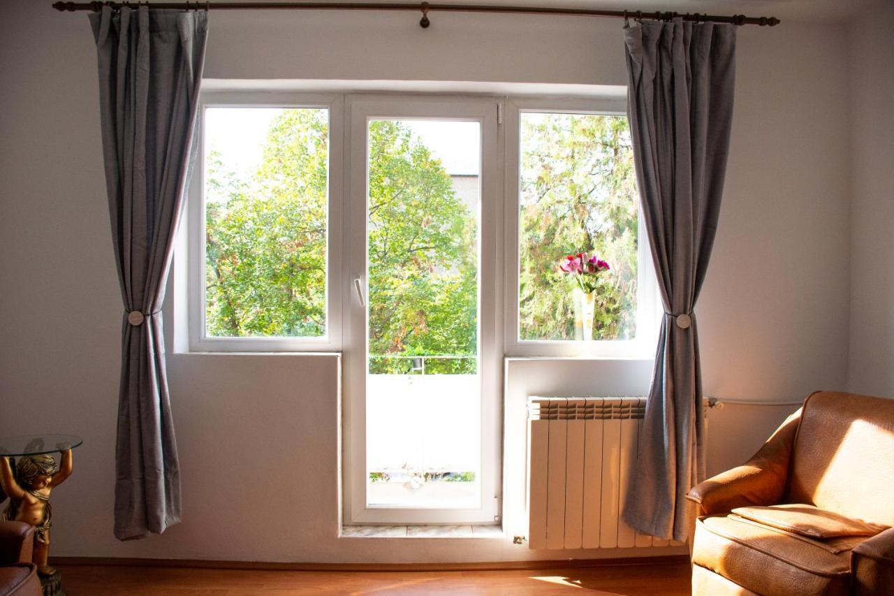 Family-Friendly Apartment Oradea Ngoại thất bức ảnh